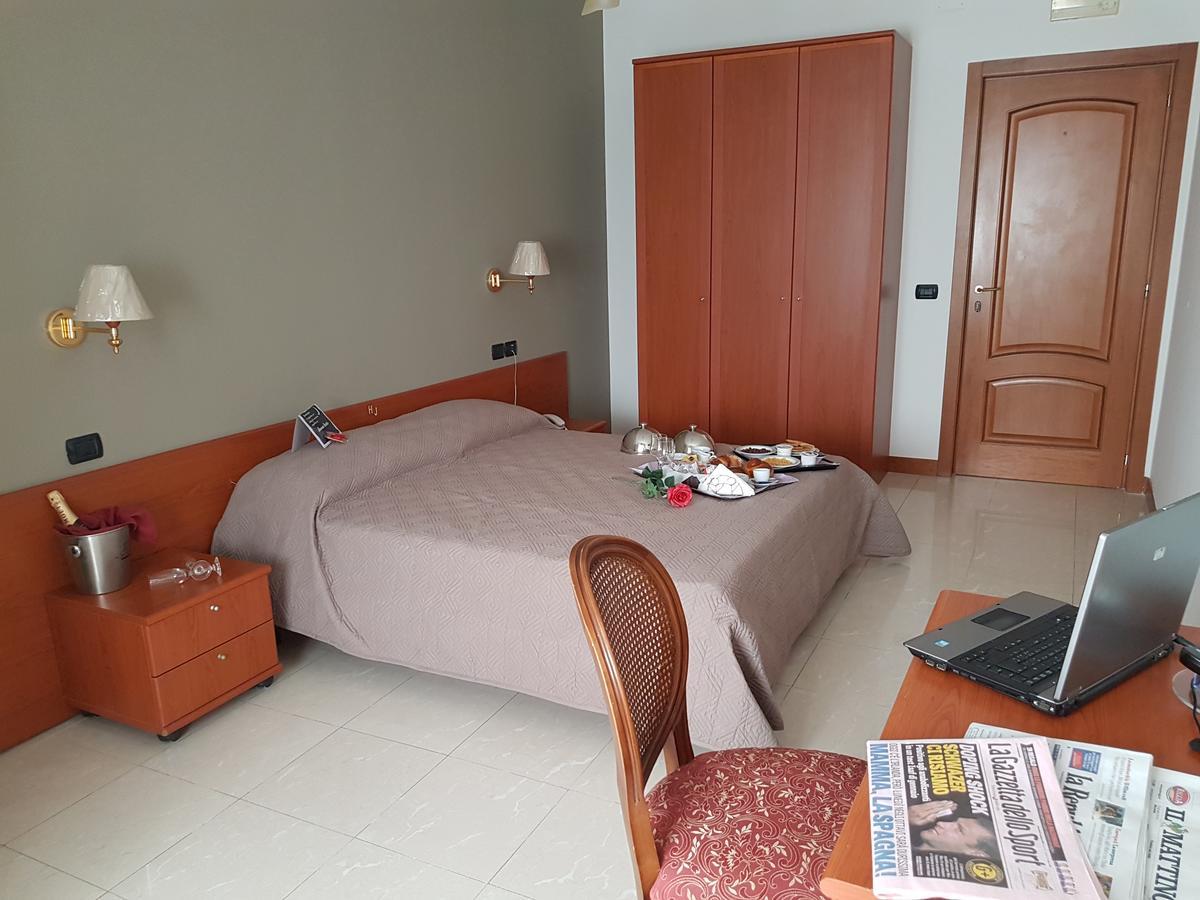 Hotel Joy Castel Volturno Zewnętrze zdjęcie