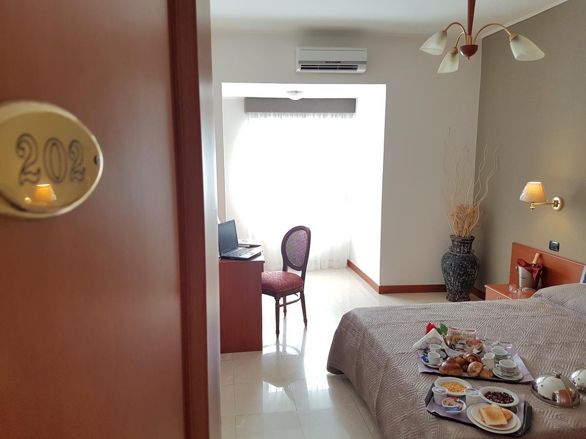 Hotel Joy Castel Volturno Zewnętrze zdjęcie